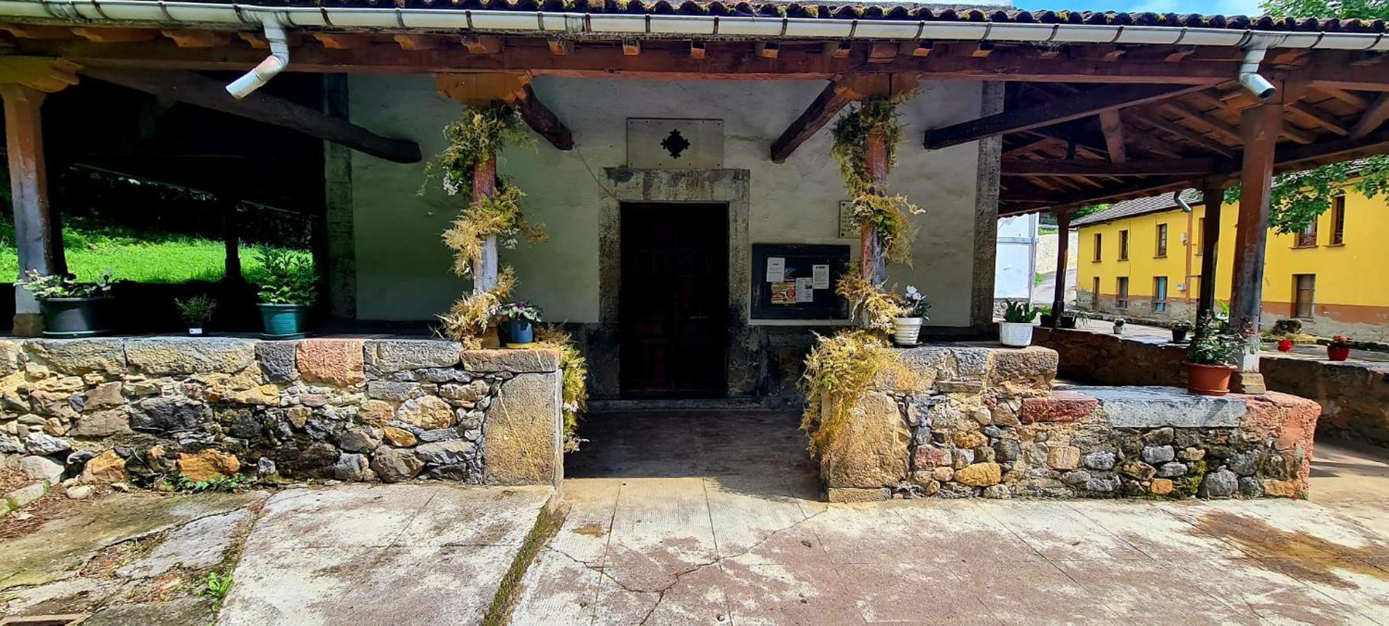 La Falguera Pola de Lena Buitenkant foto