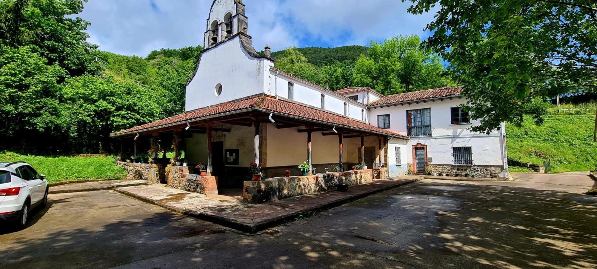 La Falguera Pola de Lena Buitenkant foto
