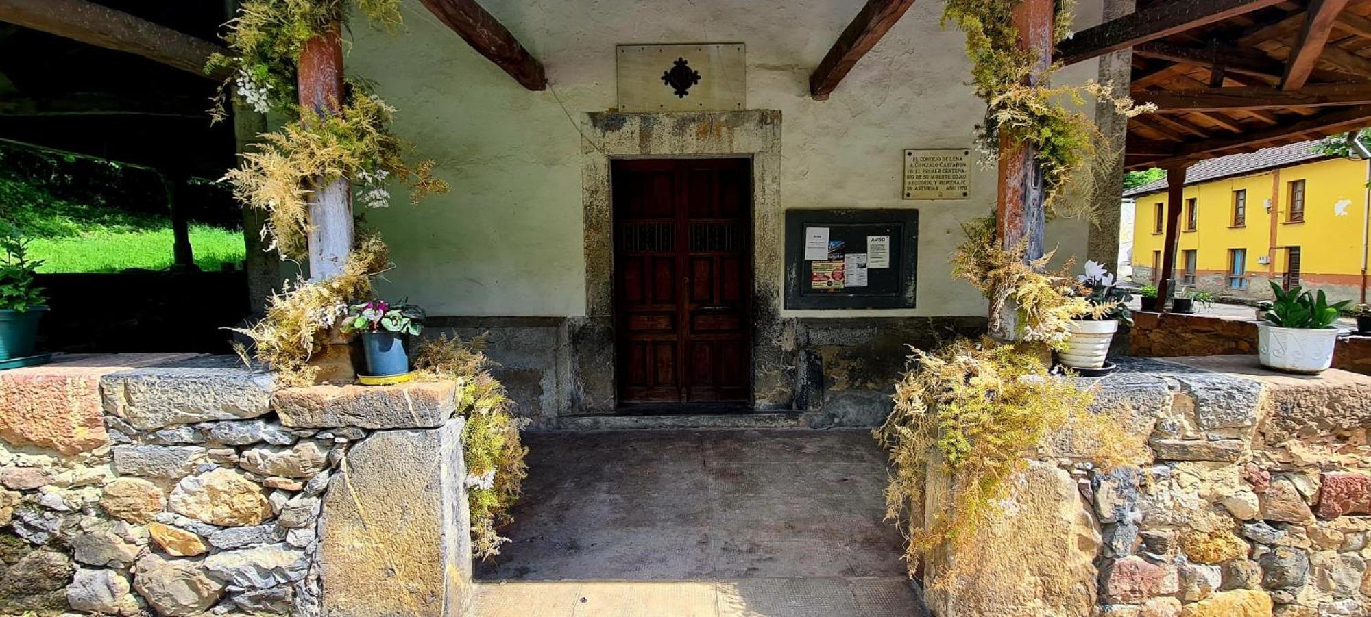 La Falguera Pola de Lena Buitenkant foto